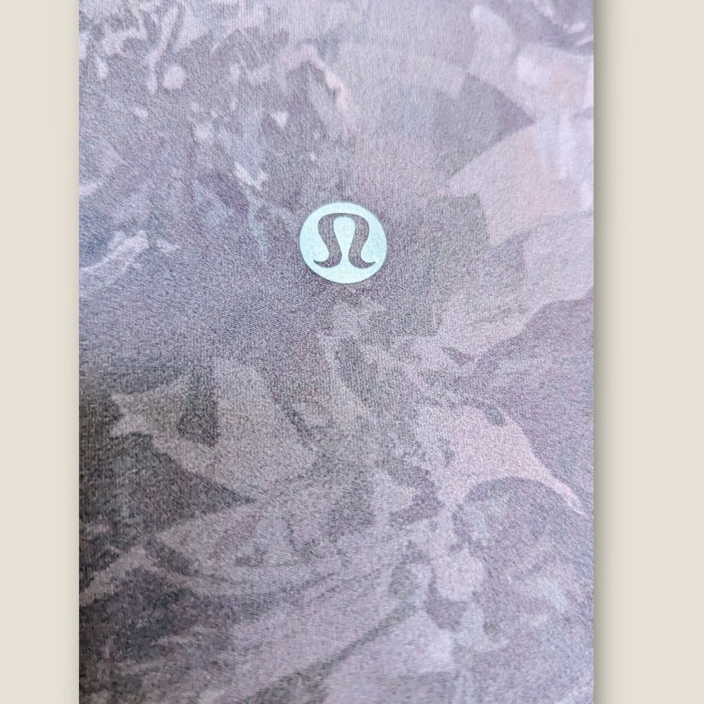 Lululemon Gym Leggings - Size CA12 - Like New - High Rise Fit - Picture 4 of 5